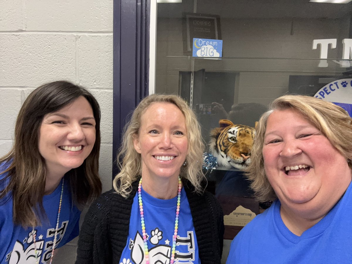TmeIntervention's tweet photo. Opening Day! Last day to complete the #summerselfiechallenge We are so excited to start an amazing year with our team! We have such a fun time together! #TMGenius https://t.co/ExTr0QBE6P