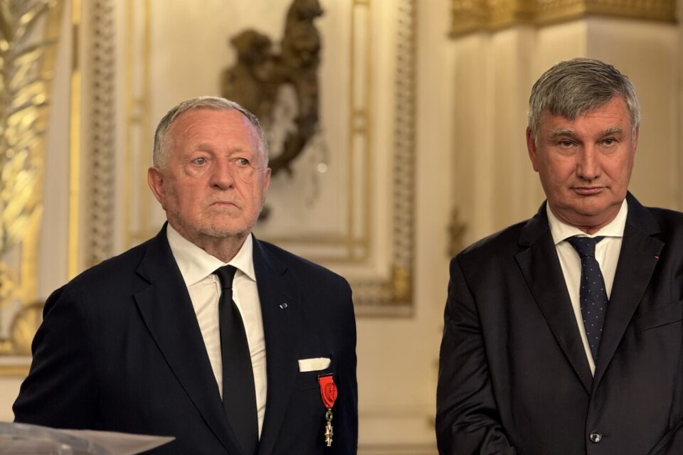 actufr_lyon's tweet photo. 🔴 Agression antisémite dans une rue de Lyon : "l’antisémitisme n’est pas un fait divers : c’est une alerte démocratique. On ne doit pas s’habituer à la haine", dénonce @JM_Aulas 

https://t.co/g7UIZY0RQk https://t.co/ijlI2bAFRI