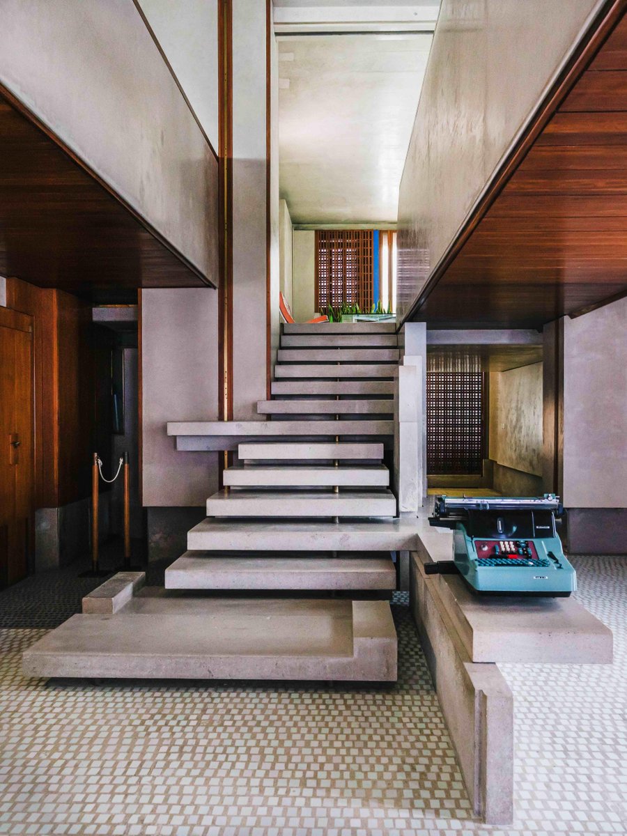 I venerdì sera di agosto (8 e 29) al #FAI Negozio Olivetti sono speciali: visita guidata al progetto di Scarpa, mostra Formafantasma e aperitivo con sguardo privilegiato su #PiazzaSanMarco dalle Procuratie Vecchie.
Info: fainegoziolivetti@fondoambiente.it
Ph. Settimo Cannatella