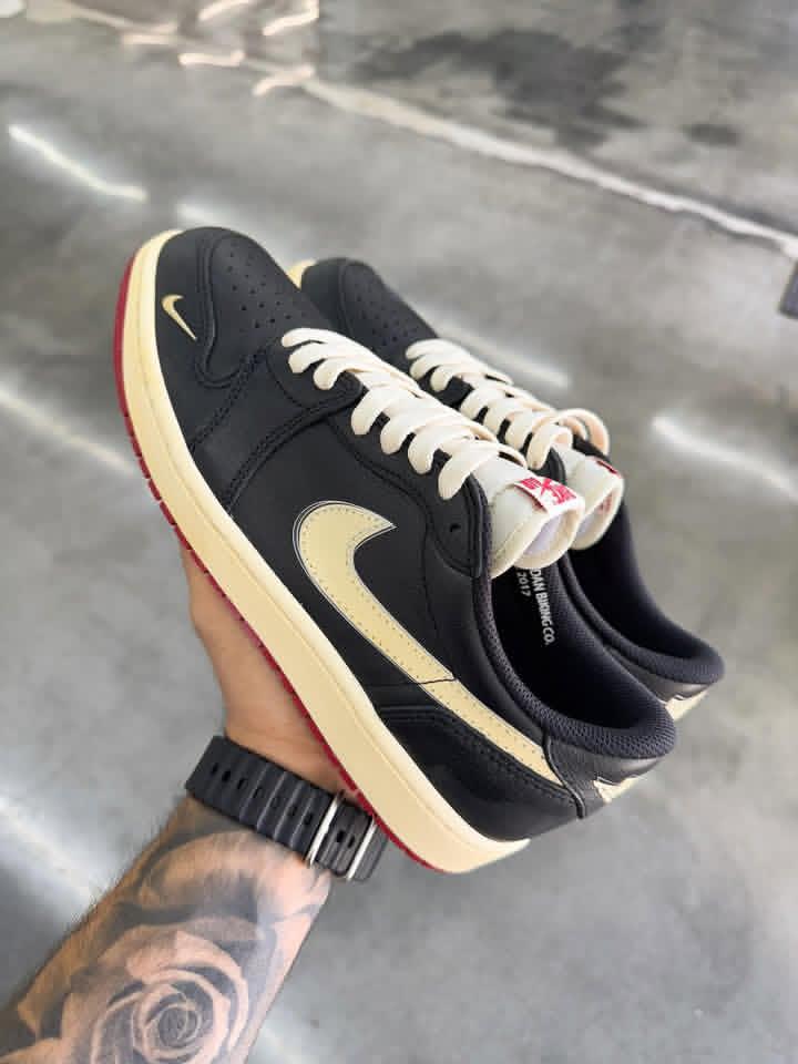 LaceLounge's tweet photo. The Nigel Sylvester x Air Jordan 1 Low โBetter With Timeโ drops August 16th. Reflective Swoosh details + BMX energy = straight heat ๐ฅ
You rocking these or passing? ๐จ
๐ธ: @breakout.la
#AirJordan1 #NigelSylvester #JordanRelease #Sneakerheads #CopOrDrop https://t.co/Cg88Ftdrsb