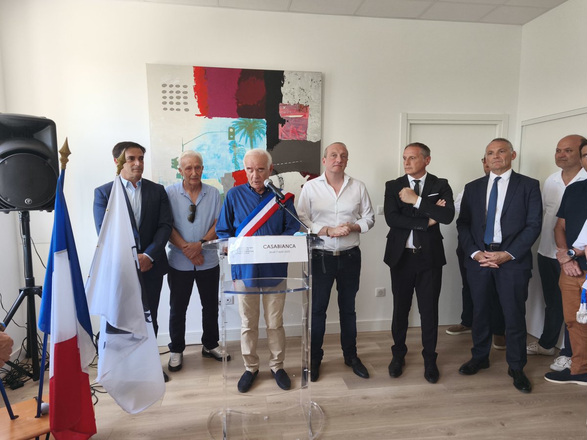 #VisiteOfficielle 🤝 <a href="/LMarcangeli/">Laurent Marcangeli</a> a inauguré la mairie de Casabianca et visité les aménagements de la commune financés en partie au titre de la DETR

✅ M. Le ministre a souligné le rôle crucial des élus des communes du rural et le soutient actif de l'État dans leurs démarches.