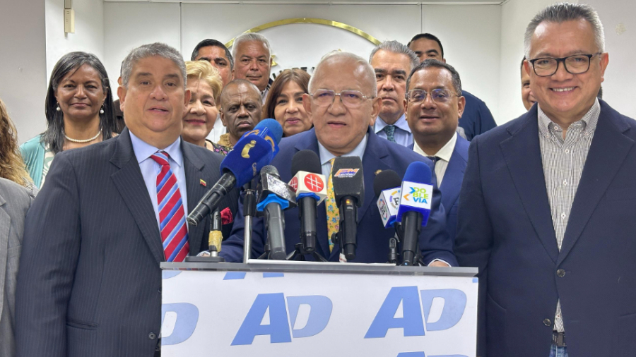 Bernabé Gutiérrez rechaza amenazas contra Chevron y defiende el derecho de Venezuela a recuperarse tinyurl.com/3fwuddzv