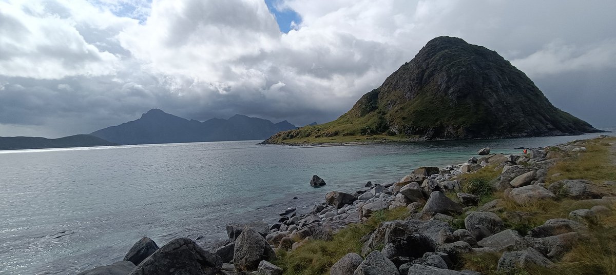 Islas Lofoten (Vestvagoy) 🇸🇯 Primera vez que paso el Círculo Polar Ártico. Si las Islas Faroe me fascinaron, creo que por aquí no voy andar decepcionado 👌🏻🙌