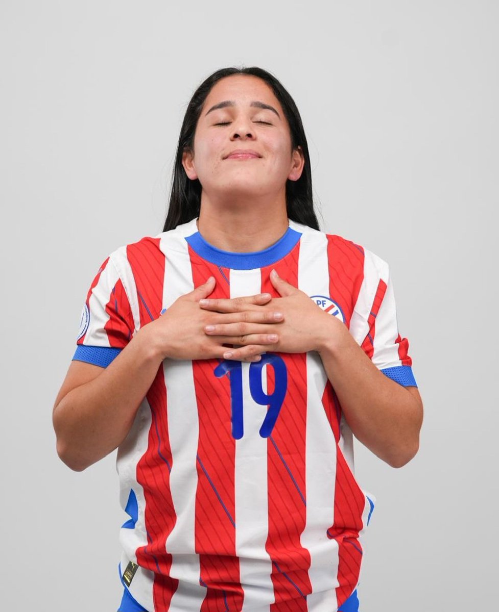 ¡LA MEJOR JUGADORA DEL FÚTBOL FEMENINO PARAGUAYO, ES TRANSFERIDA A EUROPA!

Belén Riveros, elegida mejor jugadora del fútbol femenino paraguayo por la APF en el 2024, es transferida al fútbol europeo. Cerro Porteño la transfiere al Deportivo Alavés de España.

¡Excelente! ⚽️🇵🇾