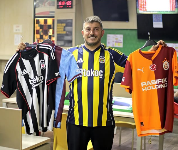 Bu paylaşım RT yapıp Başaran İddaa(<a href="/300314BASARAN/">300314 BAŞARAN İDDAA</a>) hesabını takibe alan 1 arkadaşımıza, yarın saat 14:00'da, Galatasaray'ın 5 yıldızlı yeni sezon formasını hediye edeceğiz.