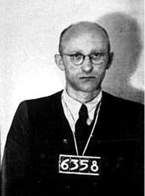 Je  tu další díl Temné doby. Nácek Kurt Werner Tutter skončil po válce jako konfident Státní bezpečnosti. Komunistická tajná  policie se totiž neštítila ani vraha z Ploštiny a Prlova. youtube.com/watch?v=epHAGx…