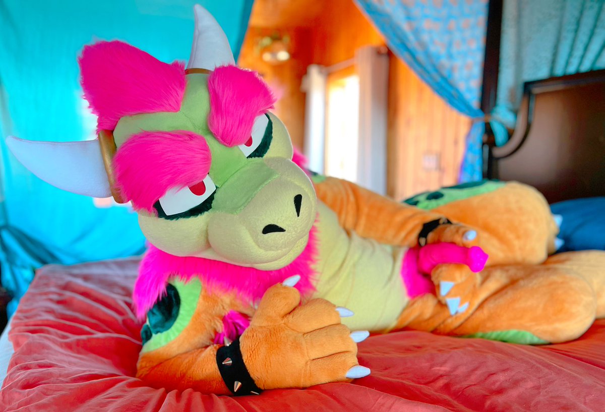 🫦If I were to make some more video content what would you guys like to see? Dont be afraid to be specific 🍷🪵　

#bowser #murrsuit #着ぐるみ #ケモノ