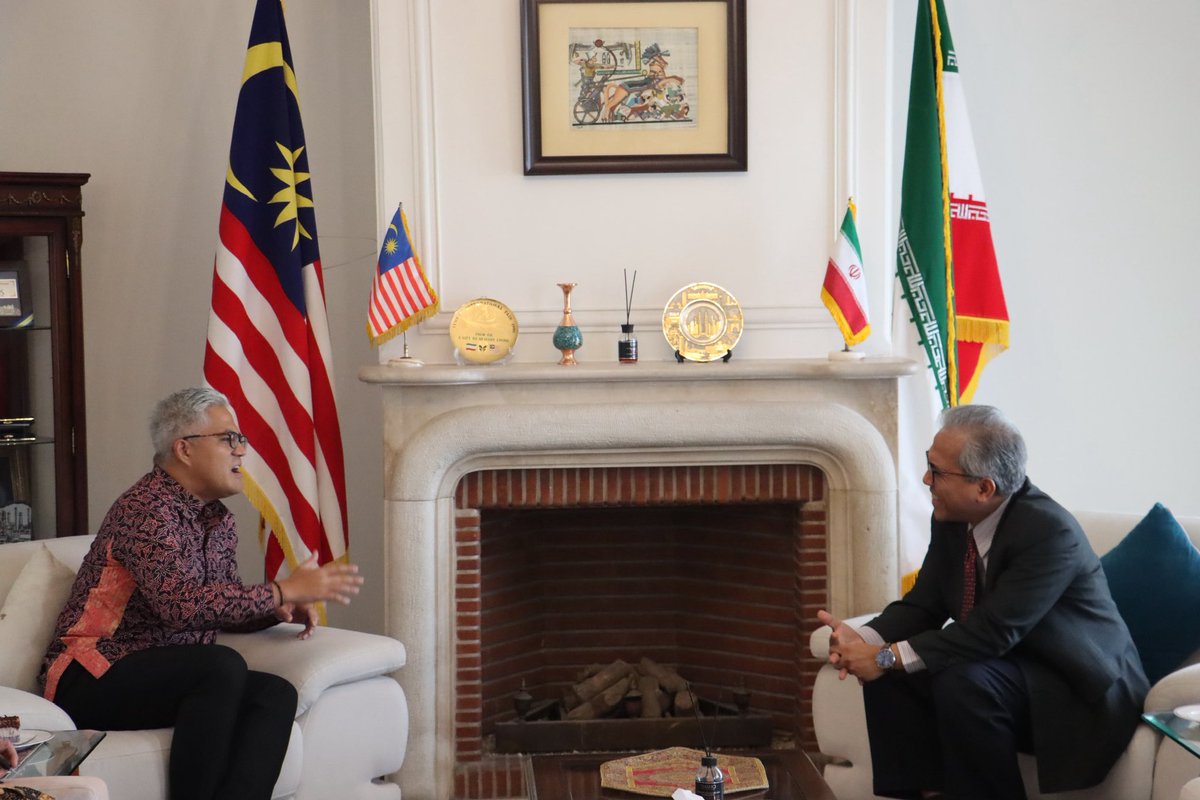 MYEmbTehran's tweet image. H.E. Khairi bin Omar, Ambassador of #Malaysia, was honoured to receive a courtesy call by H.E. Rolliansyah Soemirat, Ambassador-designate of #Indonesia to Iran— reaffirming strong bilateral ties and regional cooperation. 🇲🇾🤝🏻🇮🇩

#MYASEANChair2025 
#iran