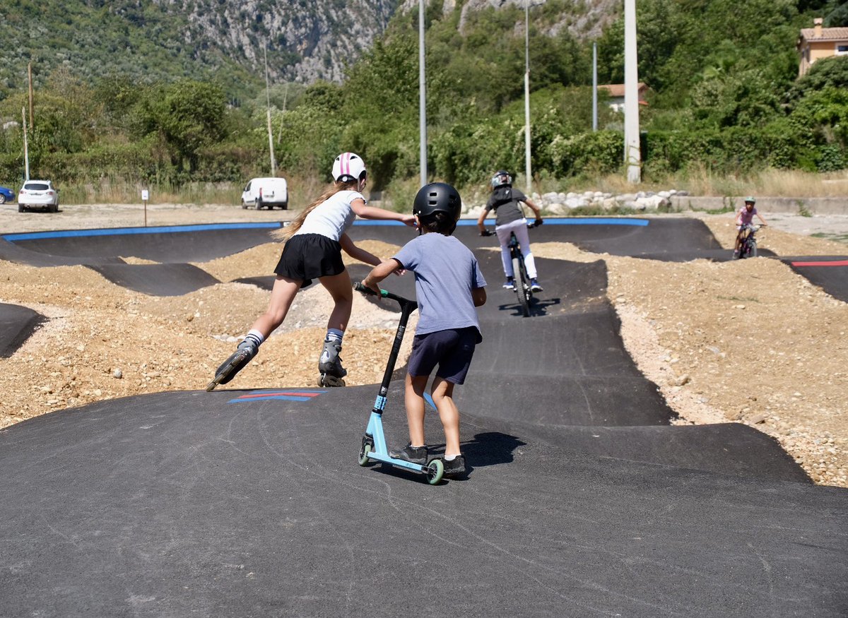 | Inauguration du 1er projet « Avenir des Vallées » |

J’inaugure à Breil-sur-Roya avec le Maire Sébastien Olharan, Yves Juhel, Président de la Communauté de la Riviera Française et la famille Cottalorda, le pumptrack « Charles Cottalorda »

Ce premier projet « Avenir des Vallées