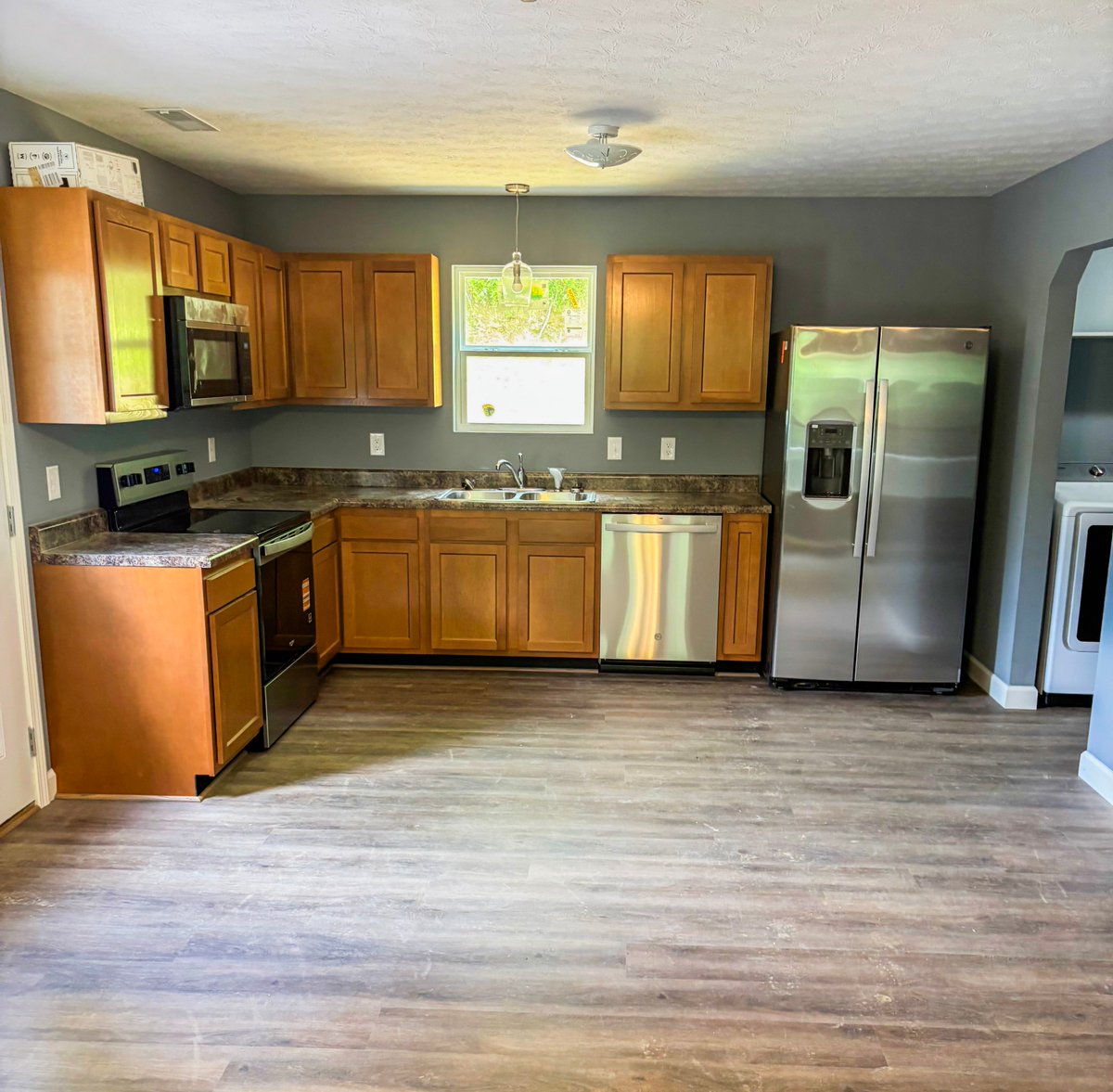 🎉 Congrats to Tiffany Mullins, a dedicated single mom of two, on closing her first home in Perry County—our 400th home built &amp; sold! 🏡 Huge thanks to our donors, volunteers &amp; partners for making this milestone possible. ❤️ #EKYHomewardBound #400Homes #AffordableHousing