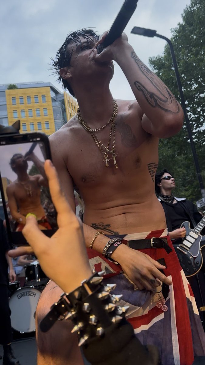 harrysbleach's tweet image. some content from tonight for u all