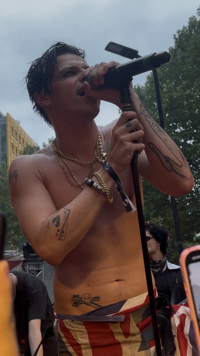 harrysbleach's tweet image. some content from tonight for u all