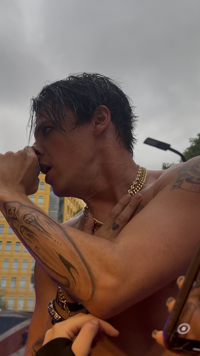 harrysbleach's tweet image. some content from tonight for u all