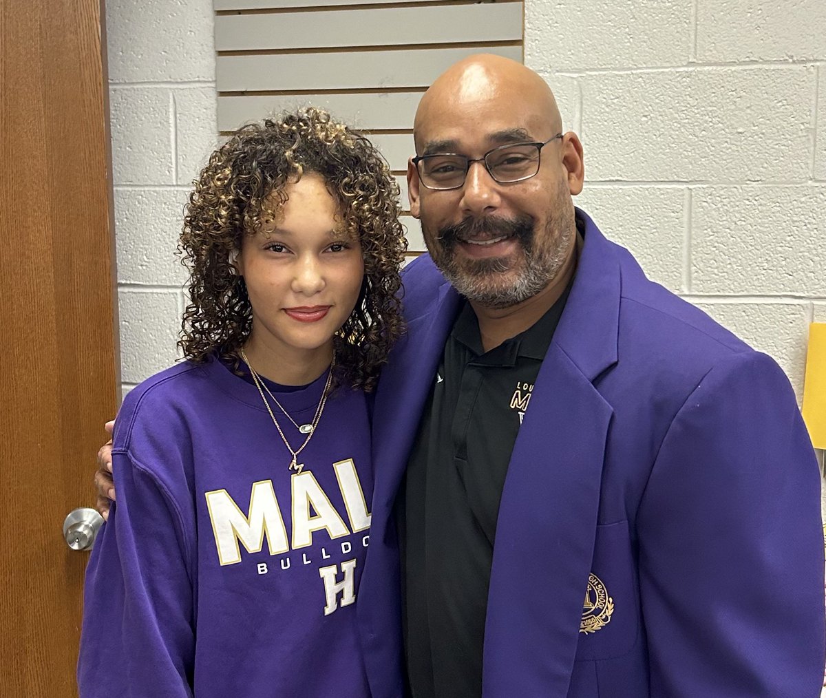 Every “First day of school…” is special. Every single one 🙌🏾

This is my 21st “First Day” as an educator with JCPS…and this one certainly outshines them all ✨ 

Maliyah Keidan’s “First Day” at The H…and I’m blessed enough to be her Principal 😎

#GirlDad #ForTheH