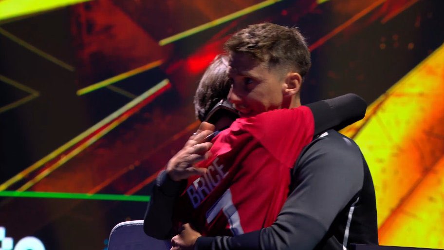 On est toujours en vie 🙏

Rdv demain pour la suite , merci à tous du soutien ❤️ #VForVictory