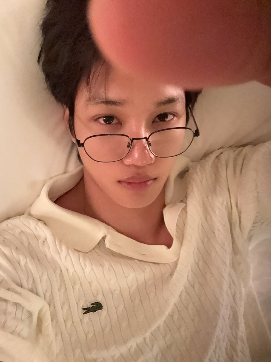 unupt1's tweet image. a gente quando serve lábios carnudos 🗣 #EXOLSelcaDay