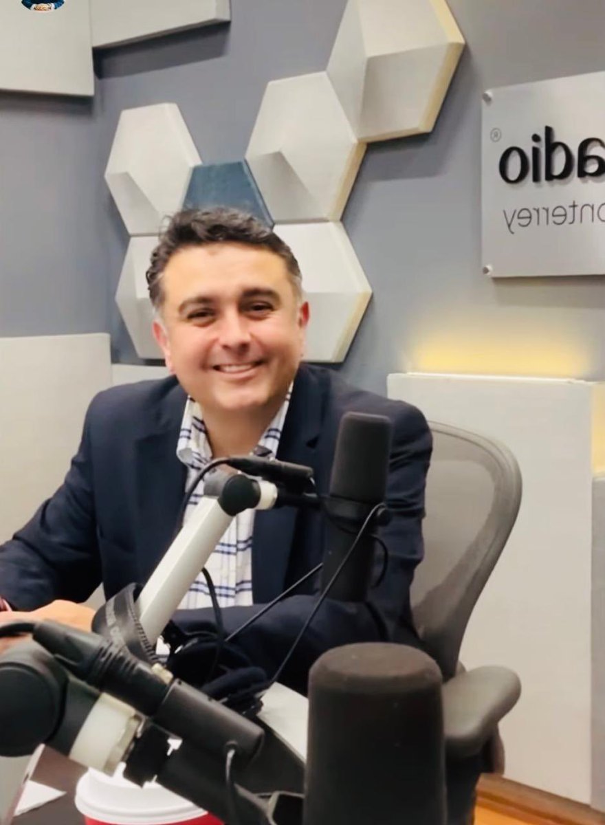 En mi experiencia; todo funcionario público o de Gobierno de cualquier nivel, debe de pensar que su mejor empleo en el futuro o el día de mañana; se lo dará la persona a quien está atendiendo hoy.