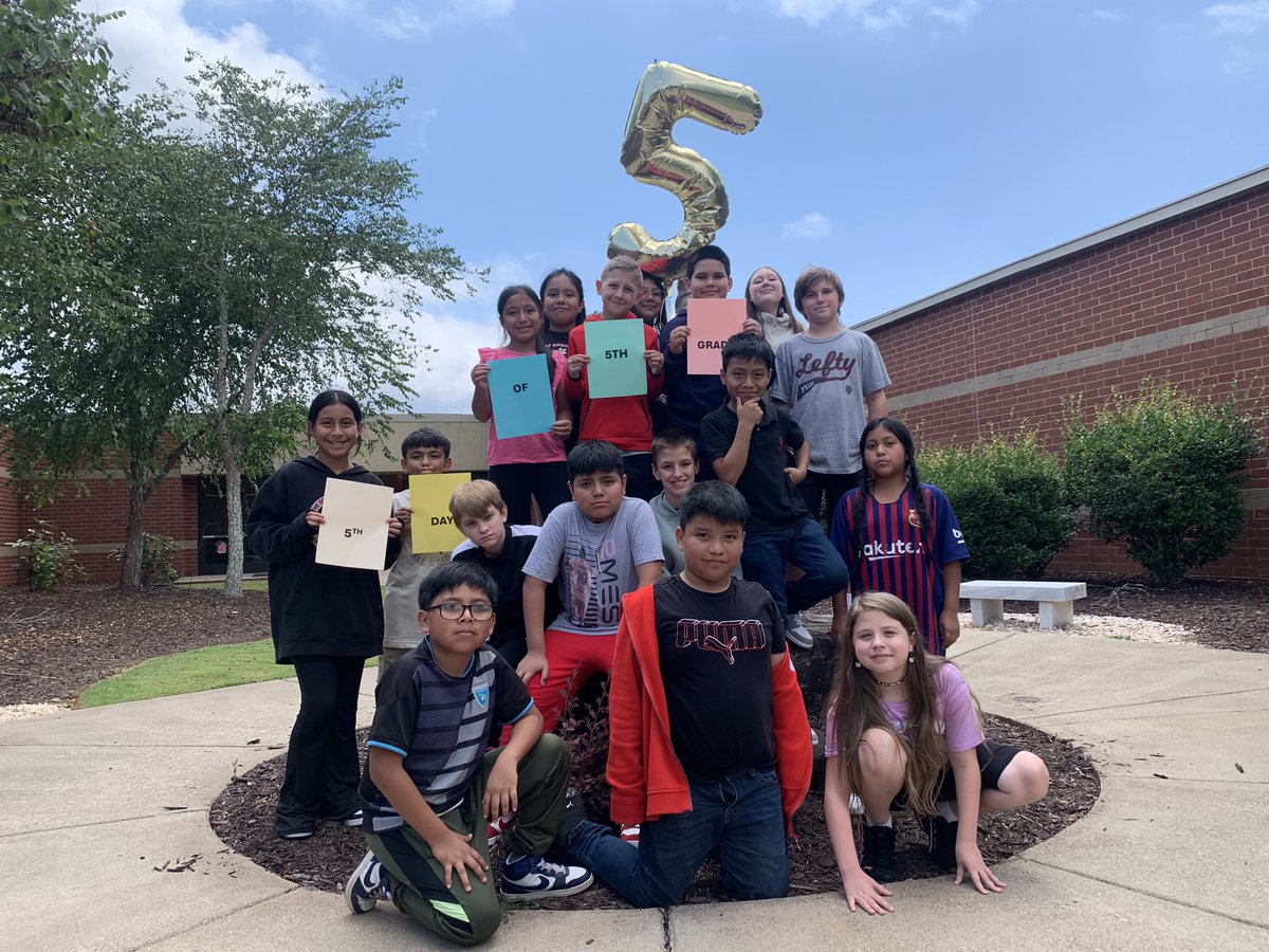 LessonsWithMsC's tweet image. 5th day of 5th grade! @CherokeeSchools