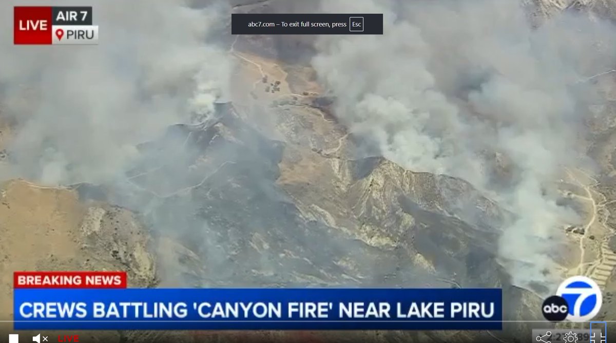 #CanyonFire The fire is wrapping around the bottom on the SE side moving towards the #ValVerde area. <a href="/VCFD/">Ventura County Fire</a> is going into Unified Command with <a href="/LACOFD/">LACoFD</a> now. Last image is looking from the southeast.