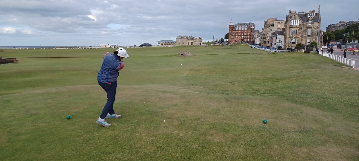 boynecaddiegolf's tweet photo. An afternoon on the Old Course with New York pals Sandra & Todd. Great to see them enjoy the great Links & nab a few birdies ...Fore!
#golfoldcourse #golfstandrews #golfscotland https://t.co/7LrPYVFeuI
