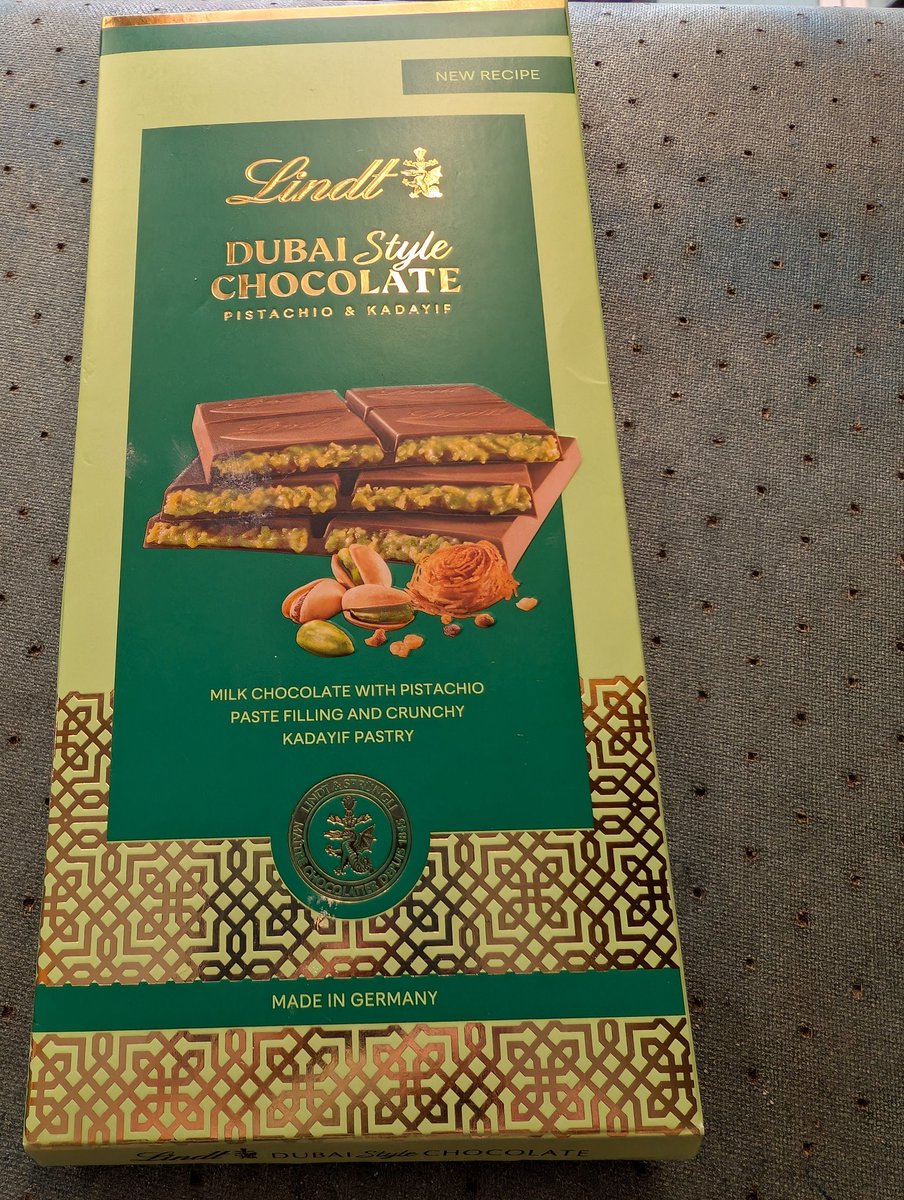 So a customer bought me this today raving on about it well had a couple of squares was it worth the money , well let's just say I'm glad it wasn't my money 😂😂 nite , nite 😴😴😴