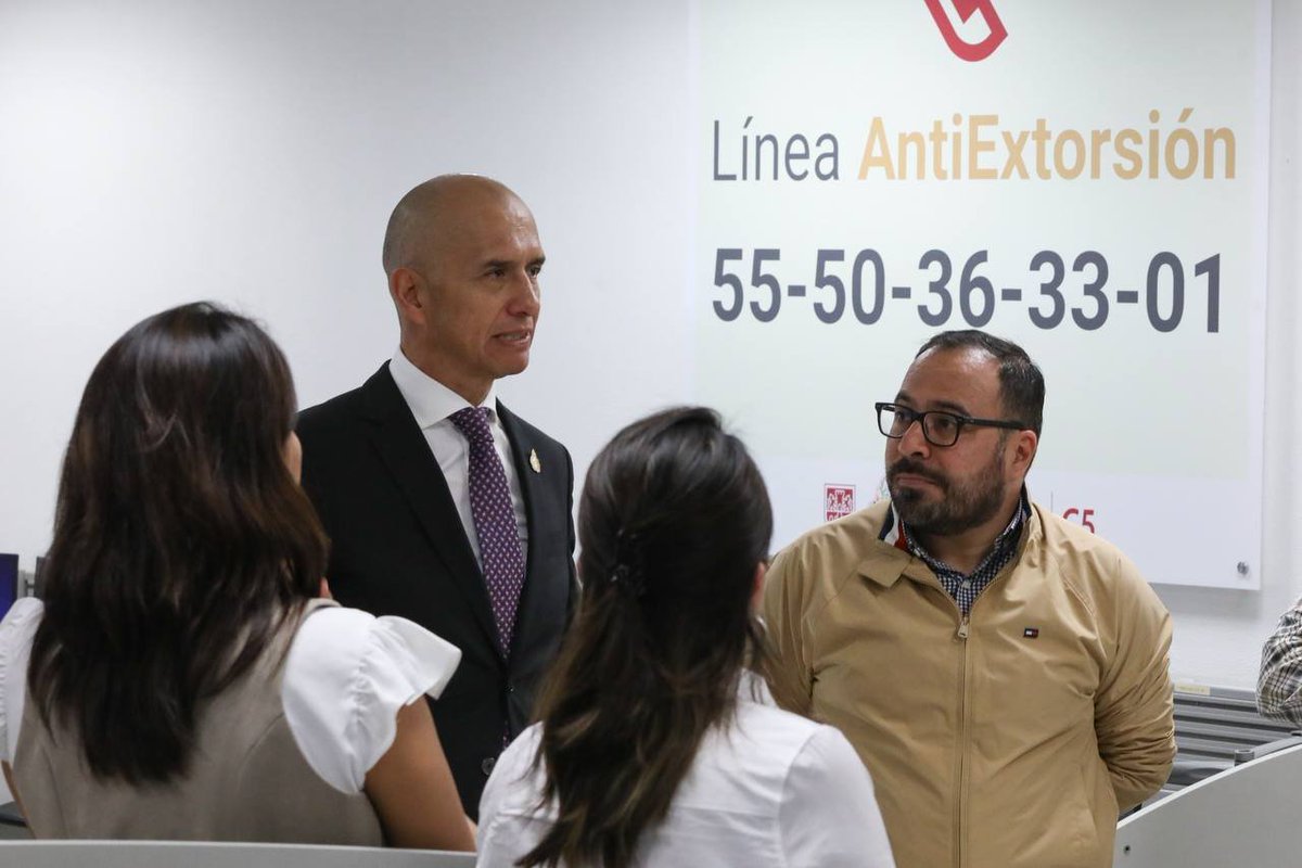 Dr. Salvador Guerrero Chiprés (@guerrerochipres) on Twitter photo Recibimos la visita cívica al <a href="/C5_CDMX/">C5 CDMX</a> del titular de <a href="/SOBSECDMX/">Secretaría de Obras y Servicios CDMX</a>, Raúl Basulto. Conversamos sobre la importancia del trabajo conjunto en territorio para fortalecer la seguridad, en especial frente al proyecto de sembrado de cámaras instruido por la #JefaDeGobierno, Recibimos la visita cívica al <a href="/C5_CDMX/">C5 CDMX</a> del titular de <a href="/SOBSECDMX/">Secretaría de Obras y Servicios CDMX</a>, Raúl Basulto. Conversamos sobre la importancia del trabajo conjunto en territorio para fortalecer la seguridad, en especial frente al proyecto de sembrado de cámaras instruido por la #JefaDeGobierno,