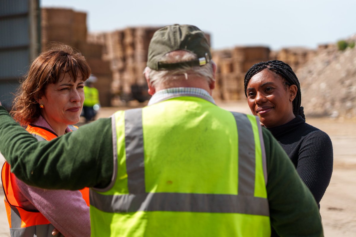 Victoria Atkins (@victoriaatkins) on Twitter photo It's great to celebrate #Farm24 today!
A massive thank you to all farmers for feeding the nation and being custodians of our countryside.
The <a href="/Conservatives/">Conservatives</a> stand with you and will axe the #FamilyFarmTax It's great to celebrate #Farm24 today!
A massive thank you to all farmers for feeding the nation and being custodians of our countryside.
The <a href="/Conservatives/">Conservatives</a> stand with you and will axe the #FamilyFarmTax