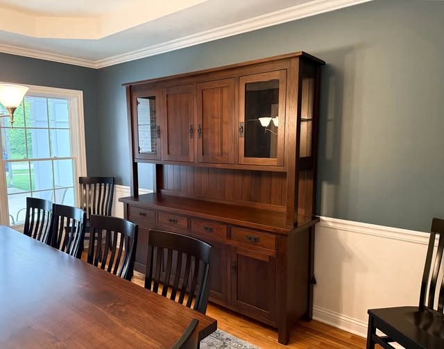 HandmadeTables's tweet image. If you&apos;ve already gotten that custom dining table set from us, let us help you customize that beauty of a storage piece to go with it!

🔗bit.ly/HutchesAndBuff…

#tableset #customhutch #hardwoodwalnut #hardwooddesign #diningtablestorage