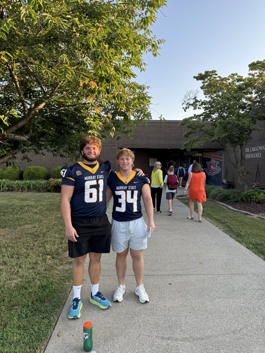 Jody Wright (@wrightjody) on Twitter photo Great job <a href="/racersfootball/">Murray State Football</a> players welcoming Murray and Calloway County elementary school kids back to school 🏫. <a href="/RacerFBAlumni/">RFAA</a> <a href="/murraystateuniv/">Murray State University</a> <a href="/MurrayKentucky/">Murray, Kentucky</a> #GoRacers🏇 #Murray Great job <a href="/racersfootball/">Murray State Football</a> players welcoming Murray and Calloway County elementary school kids back to school 🏫. <a href="/RacerFBAlumni/">RFAA</a> <a href="/murraystateuniv/">Murray State University</a> <a href="/MurrayKentucky/">Murray, Kentucky</a> #GoRacers🏇 #Murray