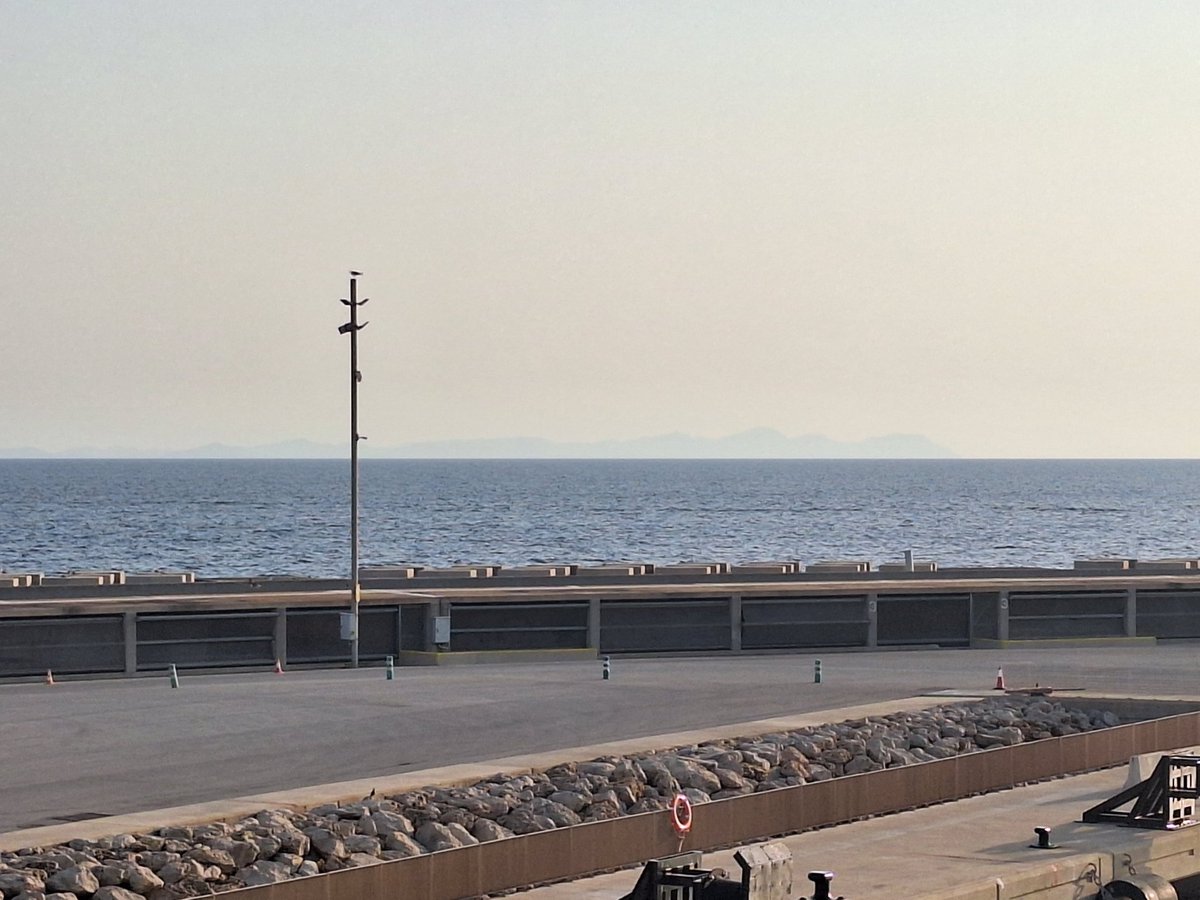 Vista de Mallorca des del Port de Ciutadella.
<a href="/MiquelSalamanca/">Miquel Salamanca</a> 
<a href="/AEMET_Baleares/">AEMET_Baleares</a> 
<a href="/TempsIB3/">El temps IB3</a>