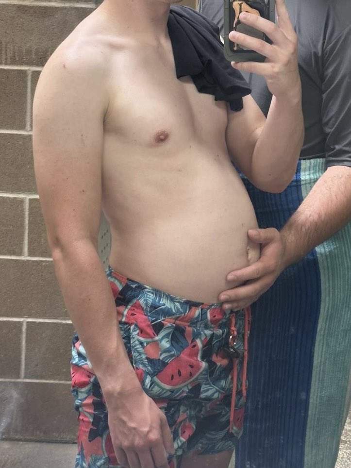 NickDeferson's tweet image. My buddy stuffed me to the brim then took me to the pool 🥴 🍕🍦🍺