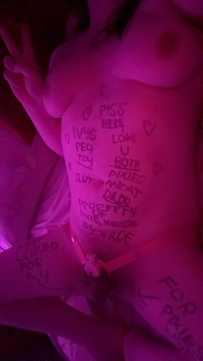 GREENGAL41_'s tweet photo. horny body writing dedicated to my two favorite VA woman of all time 💖 @_PixieWillow 💖 &amp; 💛 @Ivy_WildeVA 💛
love you both so muchhh~ 💕💕💕💕 https://t.co/c5orOZpzFy