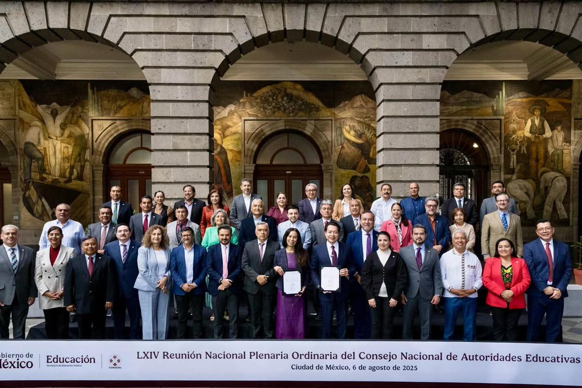 EducGuerrero's tweet photo. #NOTISEG | Participa el secretario de educación Guerrero, Ricardo Castillo Peña en la LXIV Reunión Nacional del #CONAEDU, encabezada por el titular de la Secretaría de Educación Pública, Mario Delgado Carrillo, y con la presencia de autoridades educativas de todo el país. https://t.co/b2WLaGmYgE