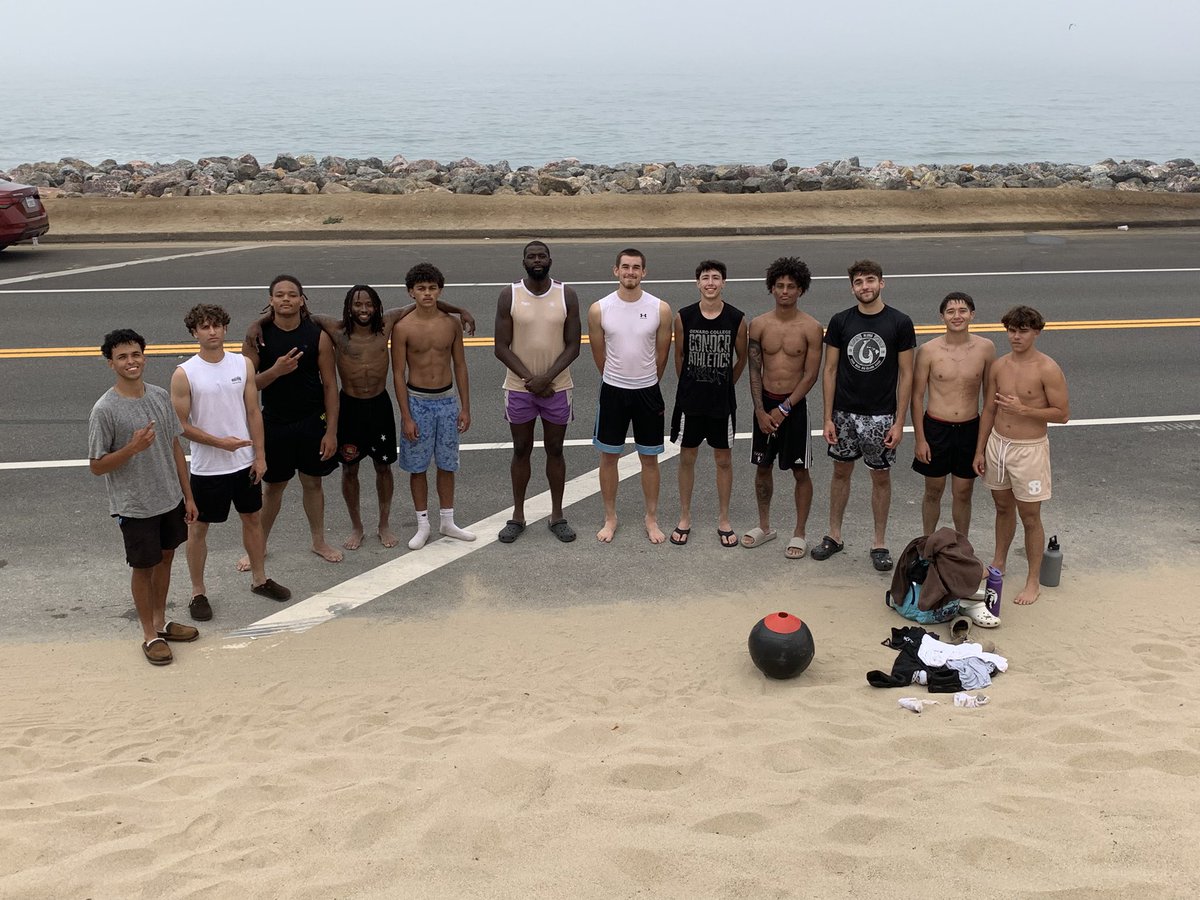 Appreciate <a href="/4eva_LUV_BALL/">KirVaris Myricks</a> for bringing out <a href="/JamesDa_Truth/">James Ennis</a> 
#Sandhillthursdays