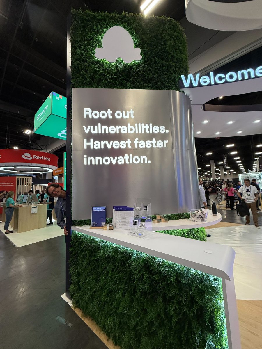 chainguard_dev's tweet image. 🍃 If you're at #BlackHat this year, pay a visit to the Chainguarden at Booth 5421. Find a peaceful moment of lush green zen in the middle of the desert! 🍃
Grow plants, not vulnerabilities. Drop by to say hello or book time with us! get.chainguard.dev/meet-chainguar…