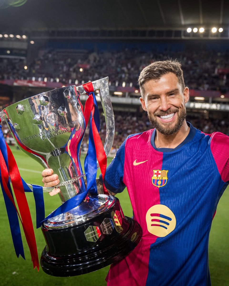 Gràcies per tot Iñigo. Ha estat un plaer veure’t vestir la samarreta blaugrana. 🫶🏼

Va arribar a Barcelona i sense fer soroll, amb esforç i amb un compromís admirable, es va fer seva la posició de central, donant una gran seguretat i un magnífic rendiment. El trobarem a faltar.