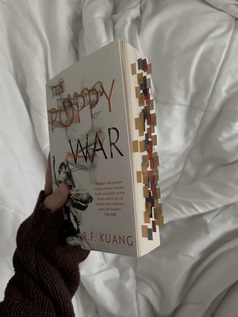 adorepoets's tweet image. hiiii booktwt &amp;lt;3 im looking for more #booktwt mutuals!! 

– my name is bee, she/her, 24 
 – favorite genres are fantasy, dystopian, coming of age, etc! 
– i also love gaming, music, and any form of media really :’)