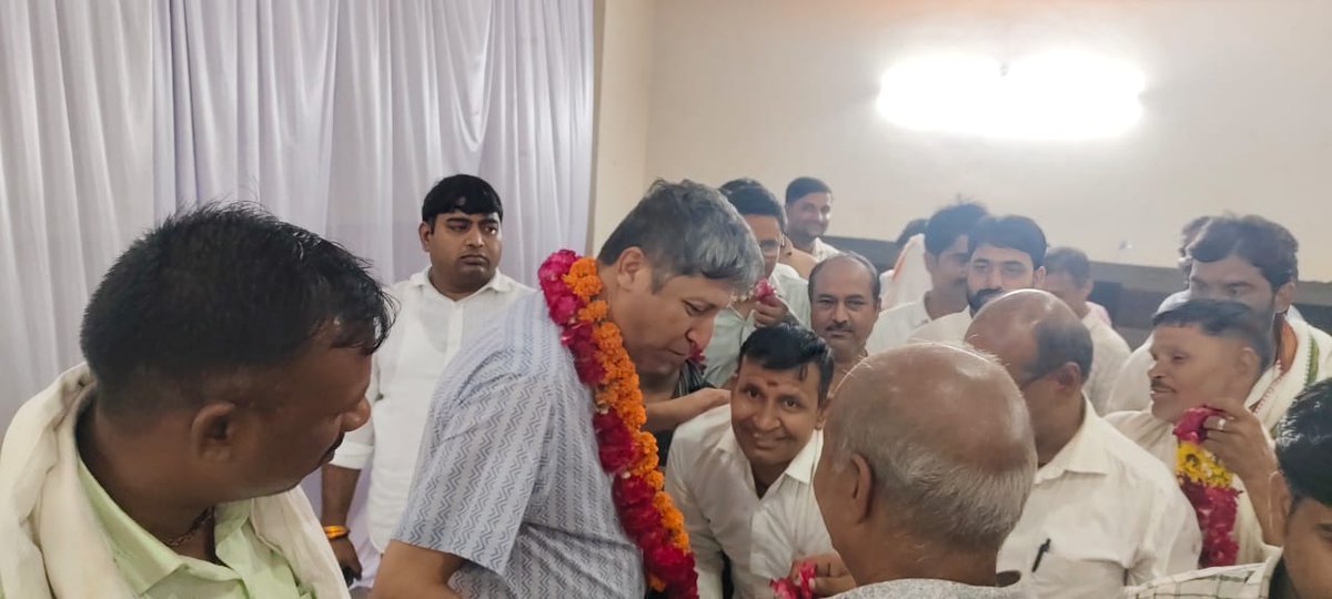 “अपनों के बीच, अपनों के साथ”

राजस्थान प्रदेश कांग्रेस कमेटी का कोषाध्यक्ष बनने के पश्चात राजाखेड़ा आगमन पर मिला आप सभी का स्नेह, सम्मान और आशीर्वाद ने भावविभोर कर दिया!

यही विश्वास मेरी सबसे बड़ी शक्ति है जनसेवा को समर्पित! 🙏
📍जैन धर्मशाला, राजाखेड़ा
#MlaRajakhera #RohitBohra