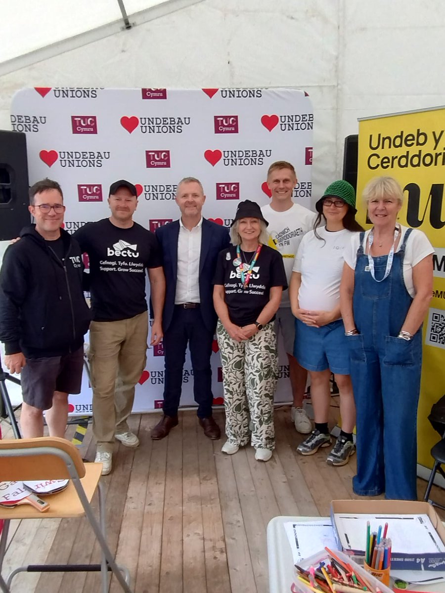 TUC Cymru (@walestuc) on Twitter photo Jeremy Miles meets culture unions <a href="/bectu/">Bectu</a> <a href="/WeAreTheMU/">Musicians' Union</a> <a href="/TheWritersGuild/">The Writers' Guild</a> and <a href="/EquityUK/">Equity</a> at TUC Cymru's Eisteddfod stand.
<a href="/Jeremy_Miles/">Jeremy Miles</a> yn cwrdd â undebau creadigol Bectu, Undeb y Cerddorion, Undeb y Sgwennwyr ac Equity ar stondin Eisteddfod TUC Cymru. Jeremy Miles meets culture unions <a href="/bectu/">Bectu</a> <a href="/WeAreTheMU/">Musicians' Union</a> <a href="/TheWritersGuild/">The Writers' Guild</a> and <a href="/EquityUK/">Equity</a> at TUC Cymru's Eisteddfod stand.
<a href="/Jeremy_Miles/">Jeremy Miles</a> yn cwrdd â undebau creadigol Bectu, Undeb y Cerddorion, Undeb y Sgwennwyr ac Equity ar stondin Eisteddfod TUC Cymru.