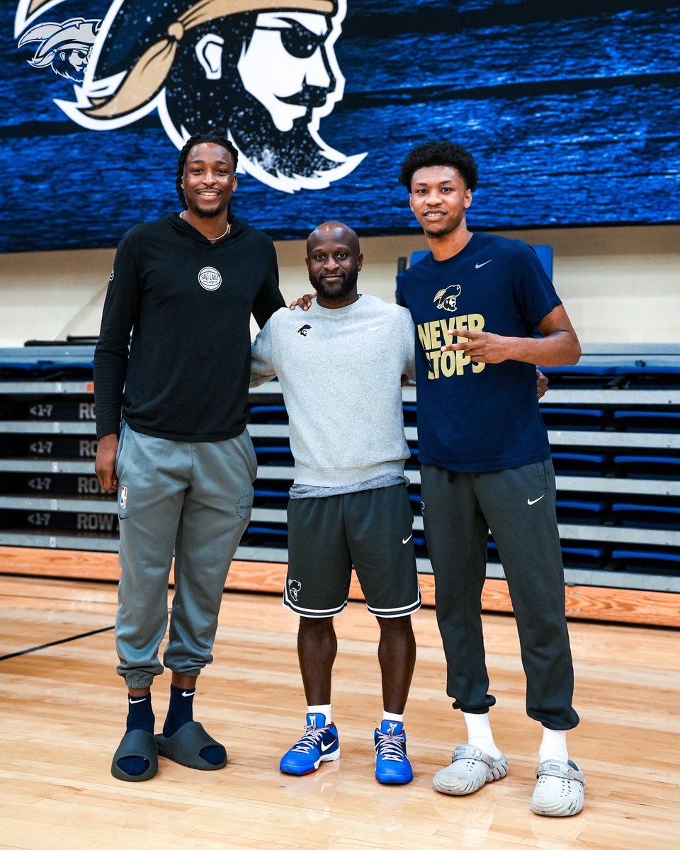 Charleston Southern Menโs Basketball (@csu_mbball) on Twitter photo Always a pleasure to have some CSU grads back in the building!
#EDIG7 | #ProBucs Always a pleasure to have some CSU grads back in the building!
#EDIG7 | #ProBucs
