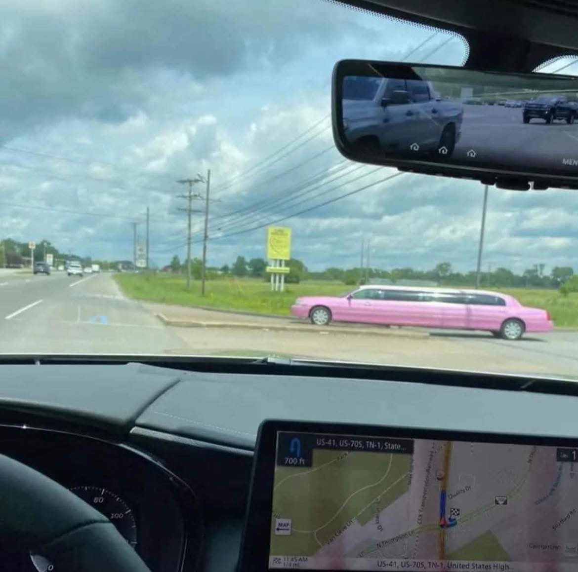 I know that aint who tf I think it is 😂😂