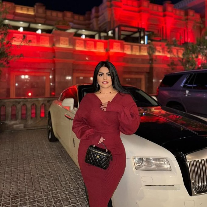 البنت الطويله عند الأجانب يخلوها عارضه أزياء.... عندكم لشووو يخلونها.......؟؟؟ 🤭