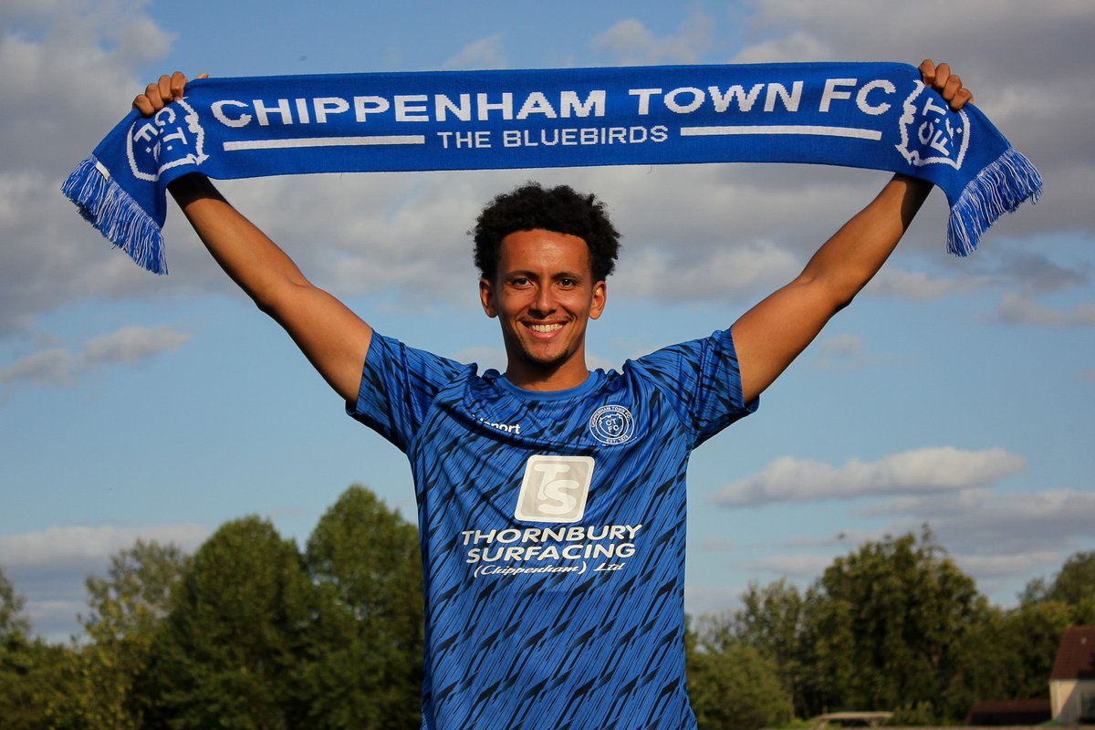 🎤 𝗜𝗻𝘁𝗲𝗿𝘃𝗶𝗲𝘄 | Sol-Wanjau Smith on signing for Chippenham Town! 

Watch Sol's first thoughts as a CTFC player!

🔗 buff.ly/oQtpH6E 

#BlueArmy 💙