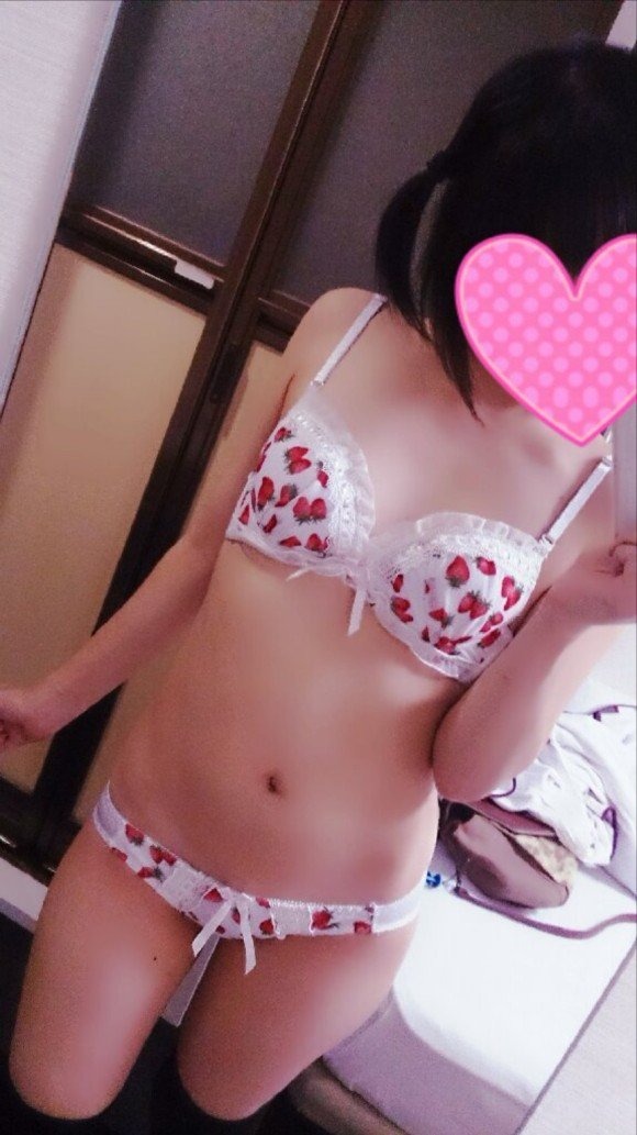 ここにいる子びっ◯ちばかりで入れ喰い状態wwwこないだ会った子もサイトで知り合ってLINE交換して、意気投合wwwちなみに会うきっかけになったサイトがコレ→is.gd/QSmLMh