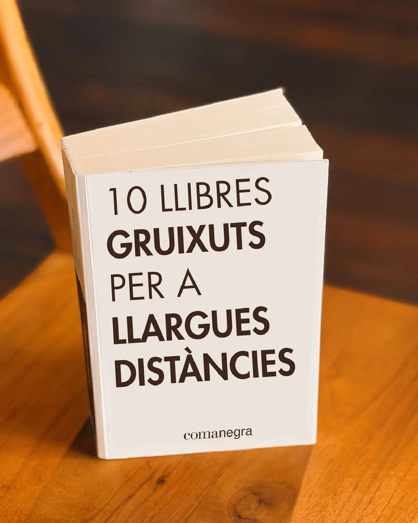 Diu que les vacances són el gran moment dels lloms gruixuts, oi? Llibres de gambada llarga, camp per córrer, mar obert. D'aquests en tenim uns quants, i això és una selecció. 🧵