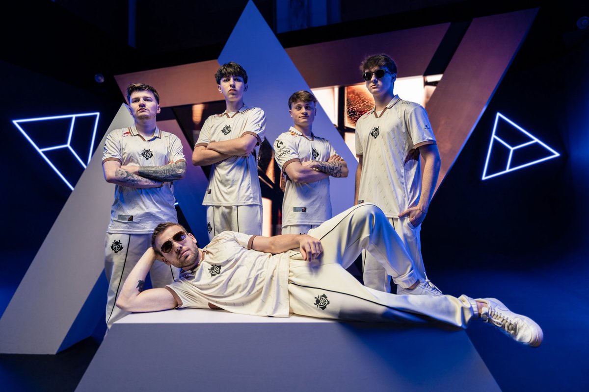LoiraR6's tweet photo. HOLY SHIT GG 2x1 against NIP, thats what I call playing video games

My team is so good and we go to semifinal tomorrow 

LETS GO #G2Win https://t.co/qyWMdetyGp