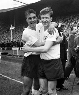 FootballRetroPlus (@robertmdaws) on Twitter photo 1961 / 1962 FA Cup - Final: <a href="/SpursOfficial/">Tottenham Hotspur</a> 3 <a href="/BurnleyOfficial/">Burnley FC</a> 1
Spurs JIMMY GREAVES hugs team mate JOHN WHITE on the lap of honour after victory at Wembley 1961 / 1962 FA Cup - Final: <a href="/SpursOfficial/">Tottenham Hotspur</a> 3 <a href="/BurnleyOfficial/">Burnley FC</a> 1
Spurs JIMMY GREAVES hugs team mate JOHN WHITE on the lap of honour after victory at Wembley