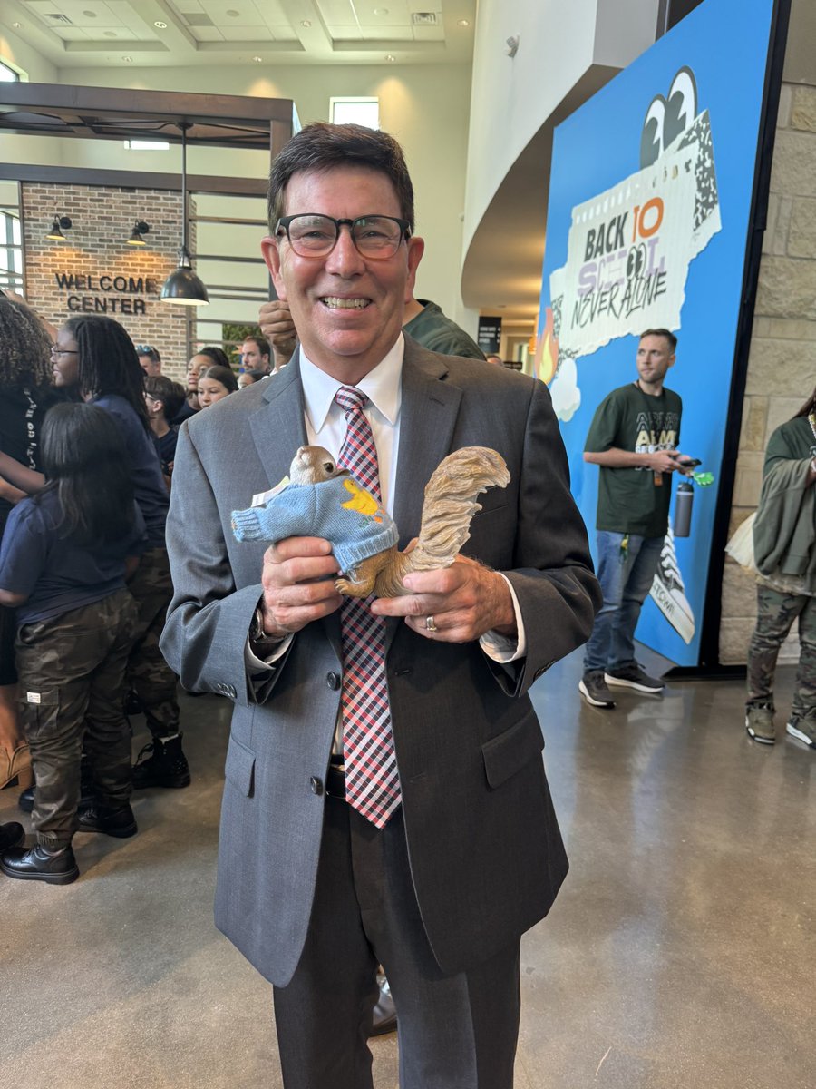 Dr. Brown welcomed back all of the secondary teachers this morning at <a href="/HumbleISD/">Humble ISD</a> convocation! I was lucky enough to grab a quick pic with him! Can’t wait to meet all my new Cougar friends! #KMSCougarPride