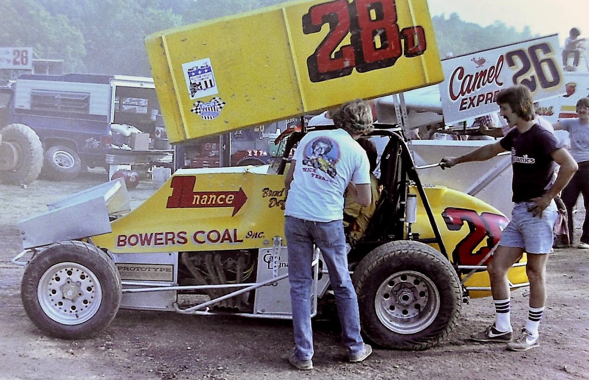 "Throwback Thursday" with this gem from Atomic Speedway.
Brad Doty in the 28D with mechanic Tommy Sanders looking on.
A young Jim Russell and the Camel Express 26 in the background.
Remember making this trip to OH for a "Run What Ya Brung" race.
I think this was...1981.😎
(Bobby