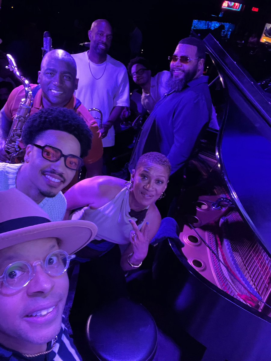 Marcus Baylor (@marcusbaylor) on Twitter photo 🍎 NYC was a whole vibe for our first weekend residency at the legendary <a href="/BlueNoteNYC/">Blue Note New York</a> !
Thanks to everyone who came out & showed love — we felt it all.
Shoutout to our band & the Blue Note staff. A time was had! 🙌🧡
#TheBaylorProject #8XGRAMMYNominee #NAACPImageAwardWinner 🍎 NYC was a whole vibe for our first weekend residency at the legendary <a href="/BlueNoteNYC/">Blue Note New York</a> !
Thanks to everyone who came out & showed love — we felt it all.
Shoutout to our band & the Blue Note staff. A time was had! 🙌🧡
#TheBaylorProject #8XGRAMMYNominee #NAACPImageAwardWinner